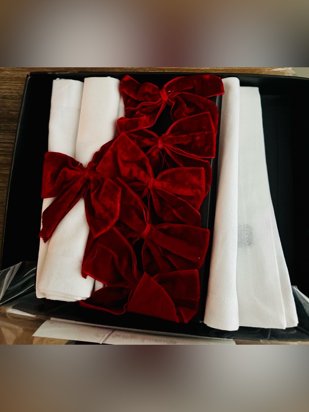 Christian Lacroix red velvet bow ring with white  napkin set NEW